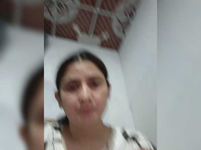 Khadija3 live cam on BongaCams