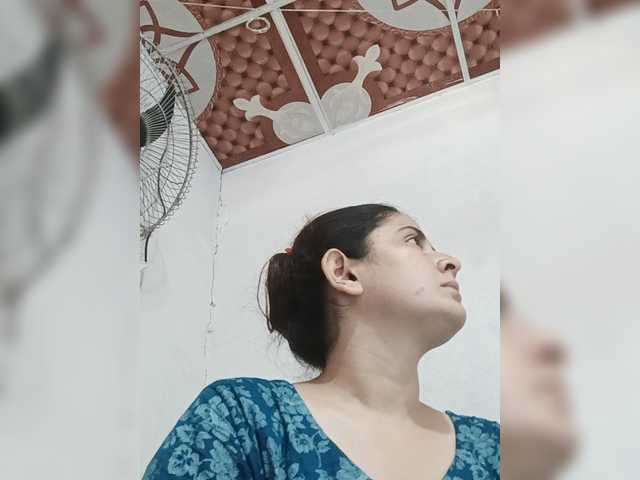 Khadija3 live cam on BongaCams