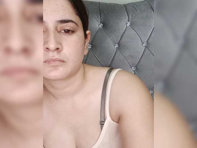 Khadija3 live cam on BongaCams