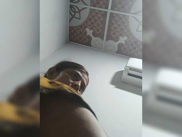Khadija3 live cam on BongaCams