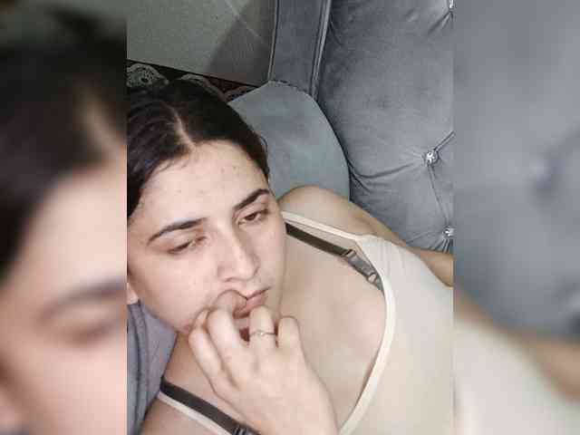 Khadija3's cam show statistics and live stream