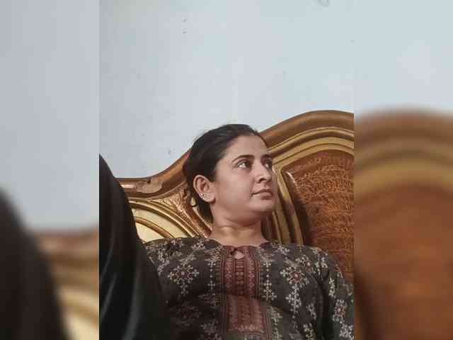 Khadija3 webcam