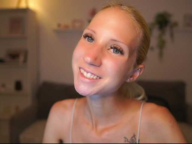 piperperri18 live cam on BongaCams