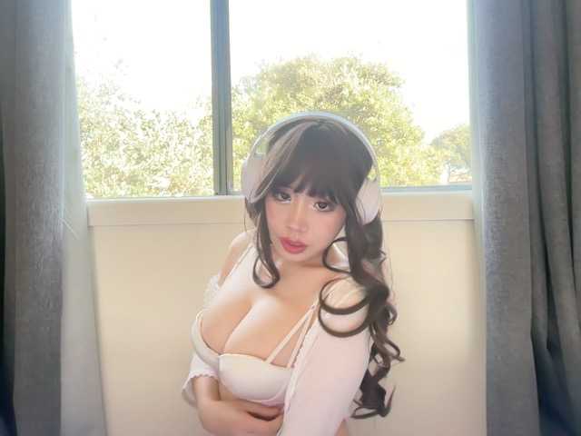 wokiki live cam on BongaCams