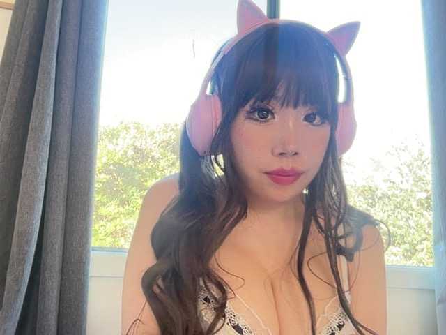 wokiki live cam on BongaCams