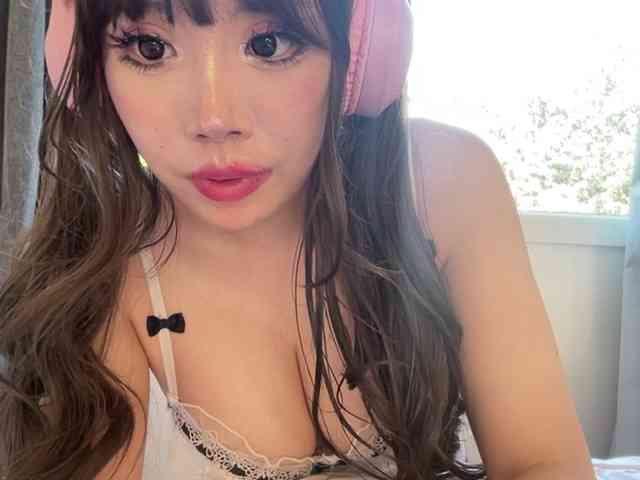 wokiki Live Webcam on BongaCams