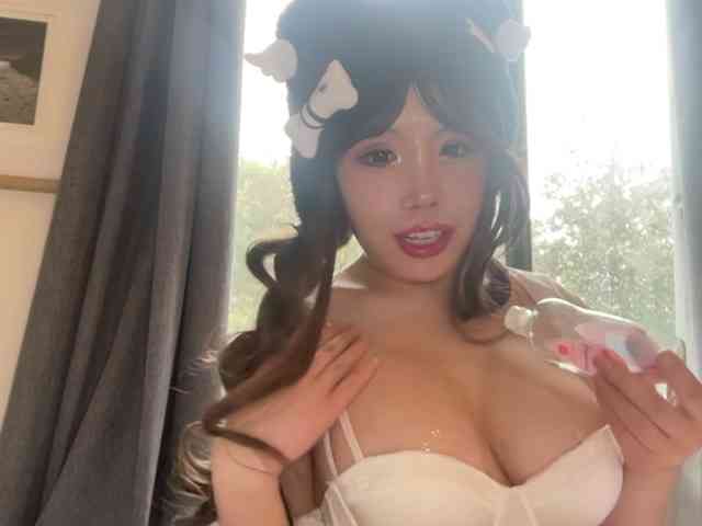 wokiki Sex Cam Show