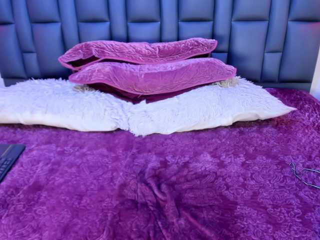 Erika-Thompson live cam on BongaCams