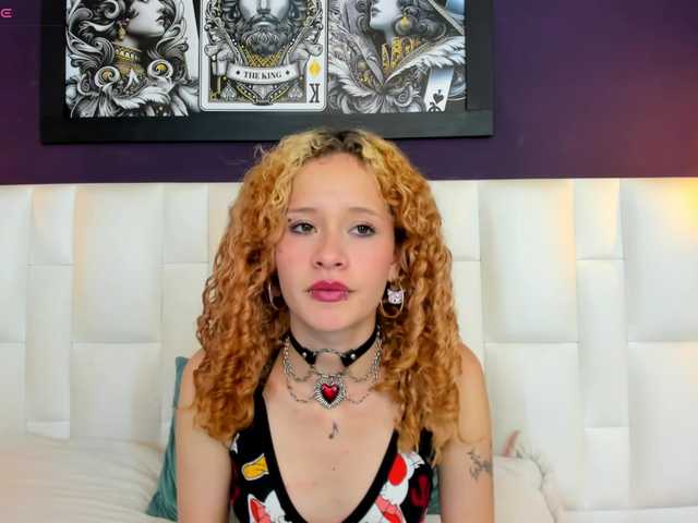 Erika-Thompson live cam on BongaCams