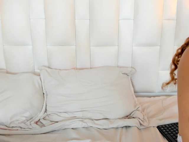 Erika-Thompson live webcam show