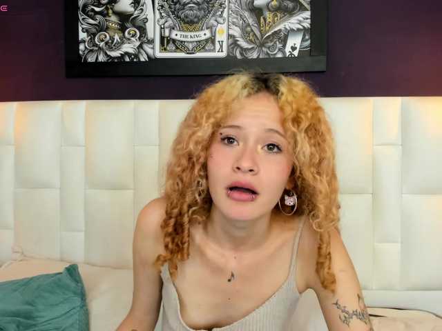 Erika-Thompson live cam on BongaCams