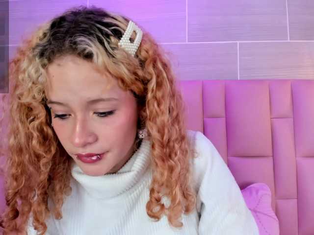 Erika-Thompson live cam on BongaCams