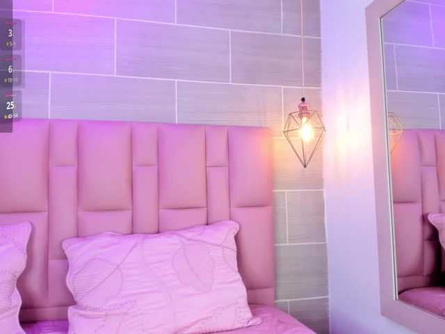 Erika-Thompson live cam on BongaCams
