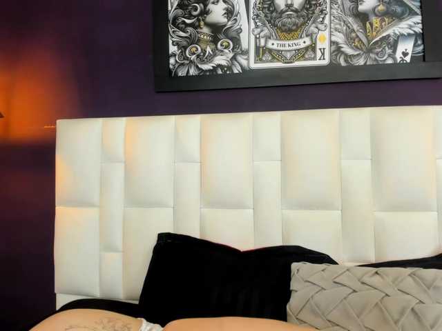 Erika-Thompson live cam on BongaCams