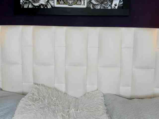 Erika-Thompson — live female cam on BongaCams