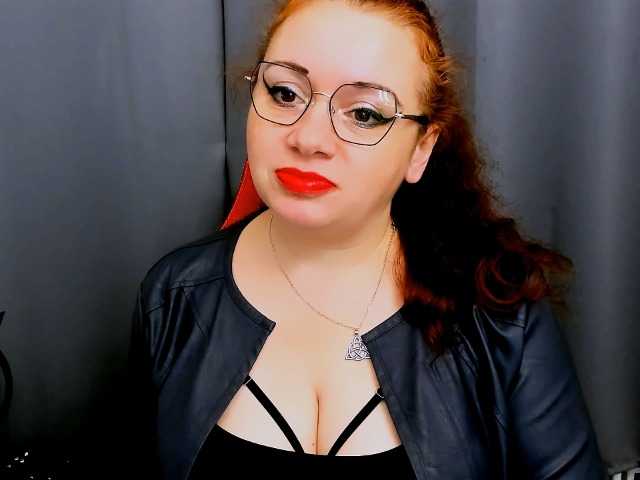 ElisabethAmore live cam on BongaCams