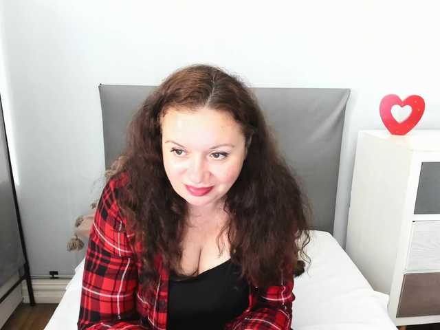 ElisabethAmore live cam on UnifiedCams