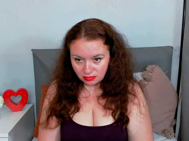 ElisabethAmore live cam on BongaCams
