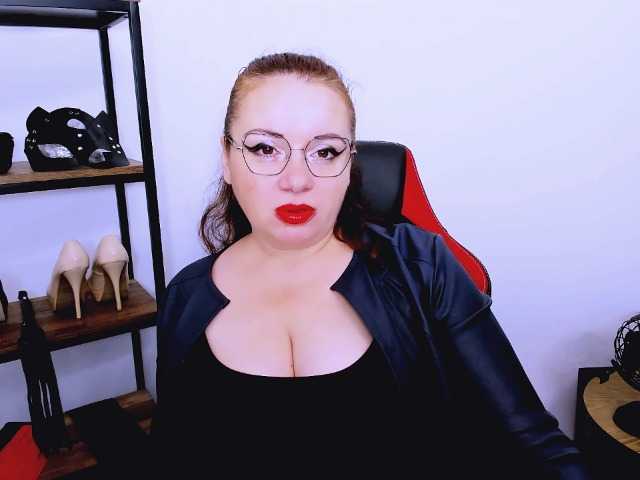 ElisabethAmore live cam on BongaCams
