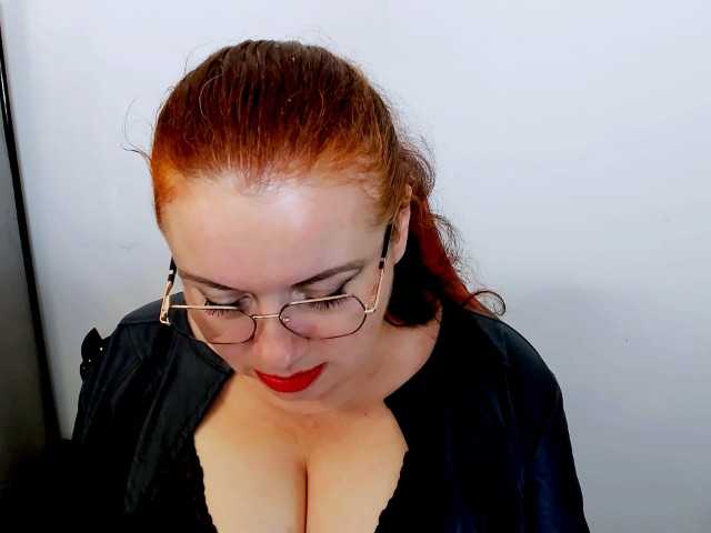 ElisabethAmore live cam on BongaCams
