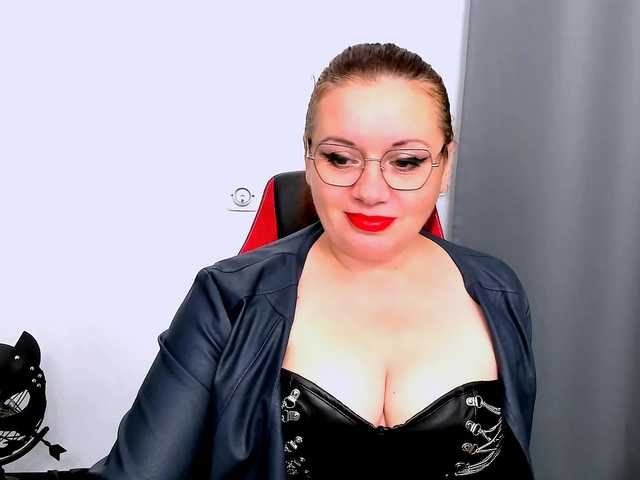 ElisabethAmore live cam on BongaCams