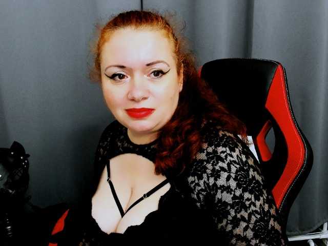 ElisabethAmore live cam on BongaCams