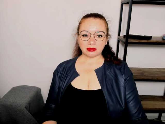 ElisabethAmore live cam on BongaCams