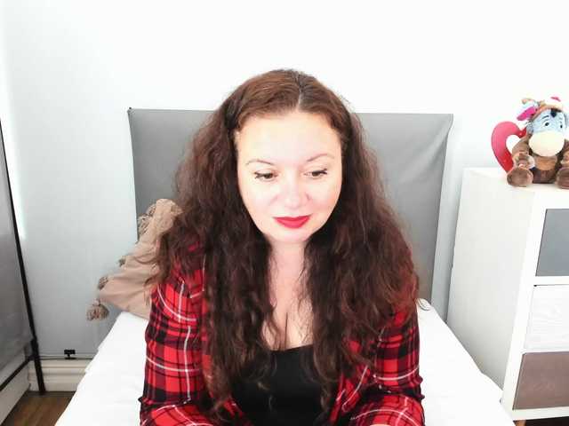 ElisabethAmore live cam on BongaCams