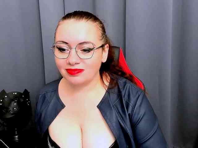 Model: MistressElisabeth