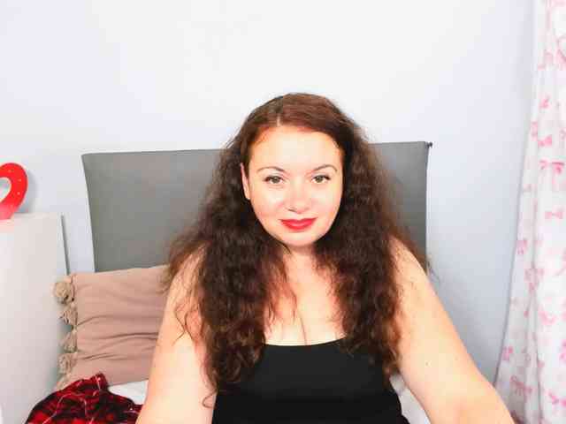 Model: ElisabethAmore