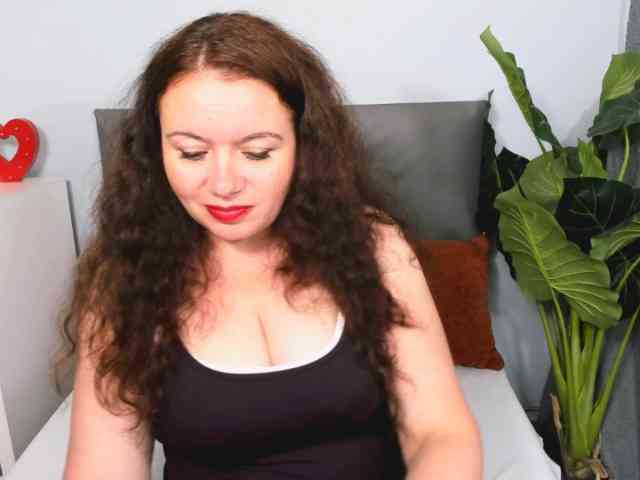 Model: ElisabethAmore