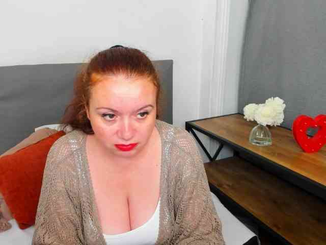 Model: ElisabethAmore