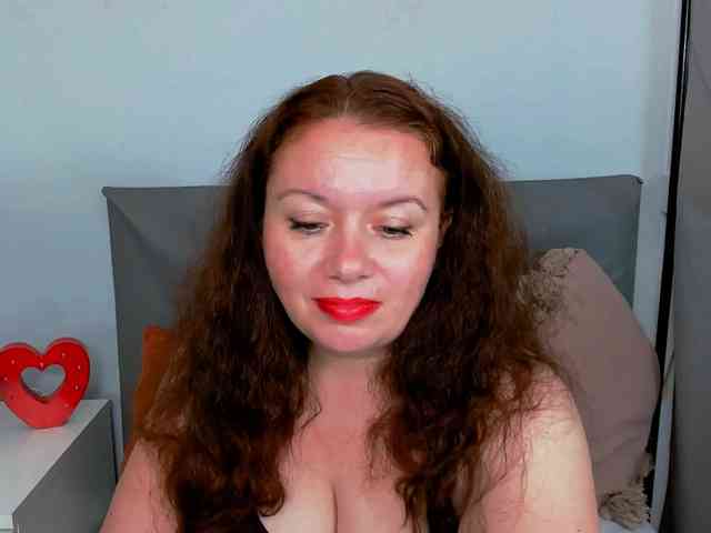Model: ElisabethAmore