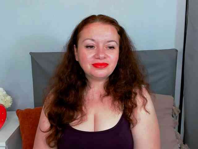 Model: ElisabethAmore
