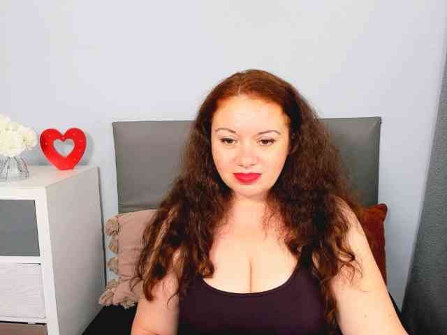 Model: ElisabethAmore