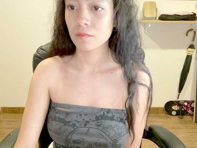 Oxxmee live cam on BongaCams