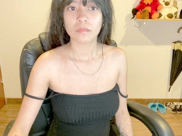 Oxxmee live cam on BongaCams