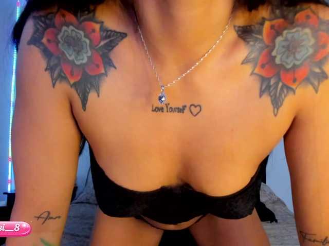 lauureen live cam on BongaCams