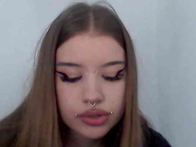 MollyLolly live female cam on bongacams