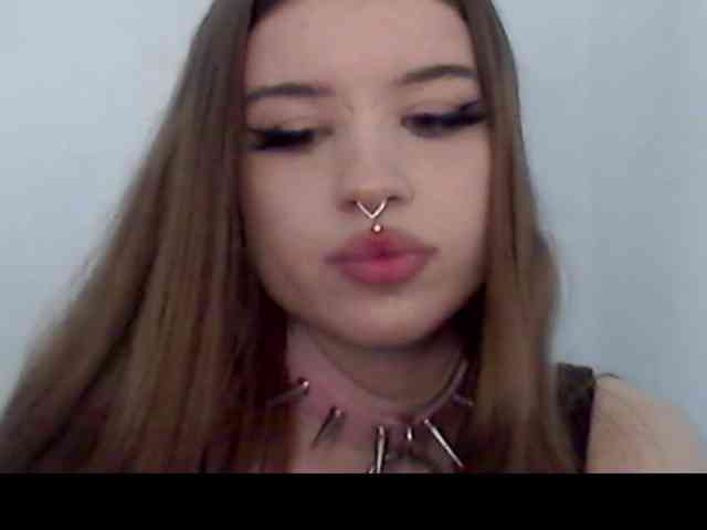 Mollylolly's cam show statistics and live stream
