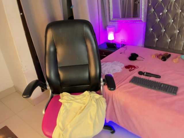 DanaPetite live cam on BongaCams