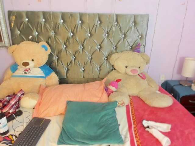 DanaPetite live cam on BongaCams