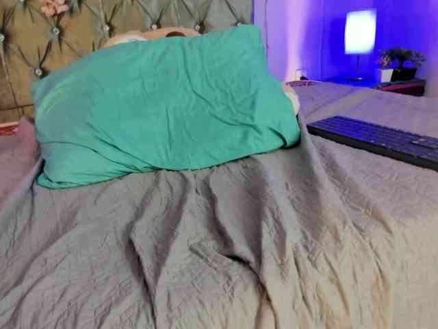 DanaPetite webcam