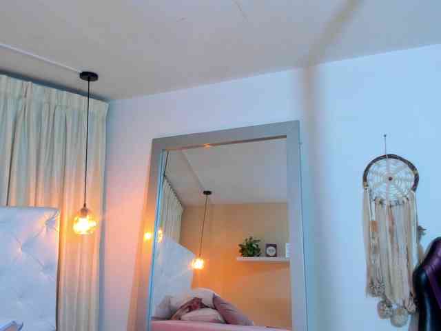 Samantha-lenox webcam