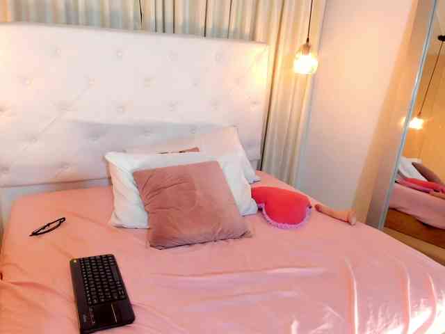 Samantha-lenox webcam