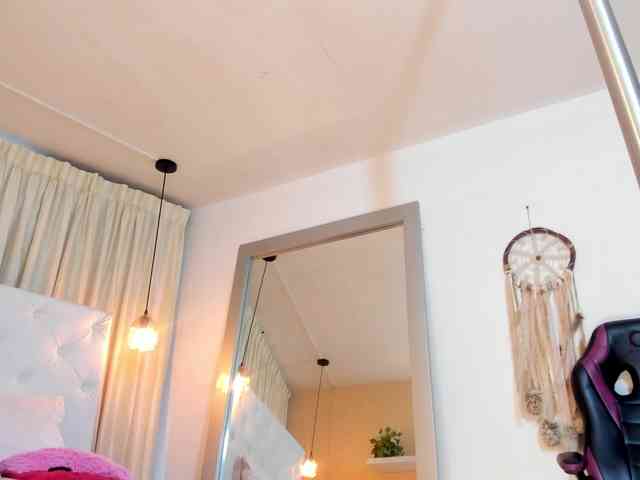 Samantha-lenox webcam