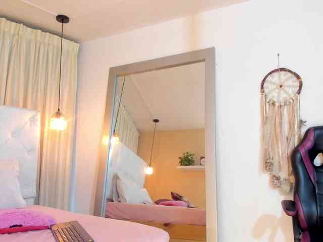 Samantha-lenox webcam