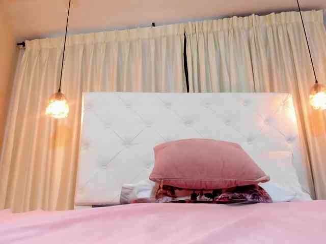 Samantha-lenox webcam