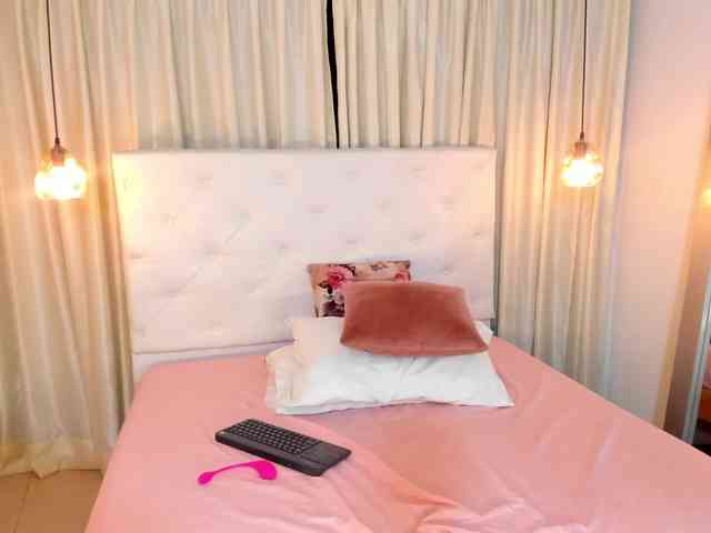 Samantha-lenox webcam