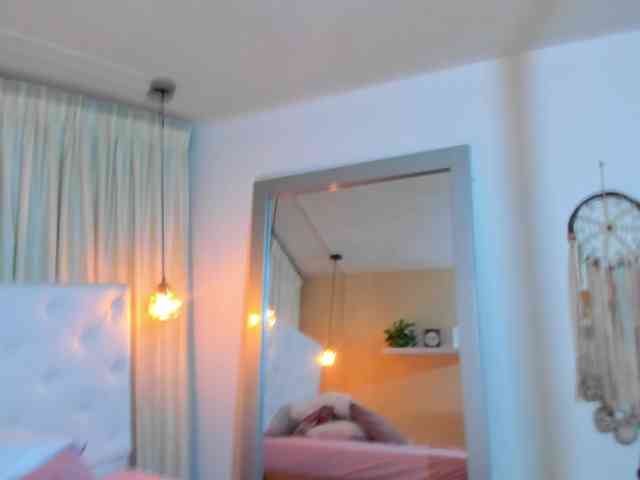 Samantha-lenox webcam